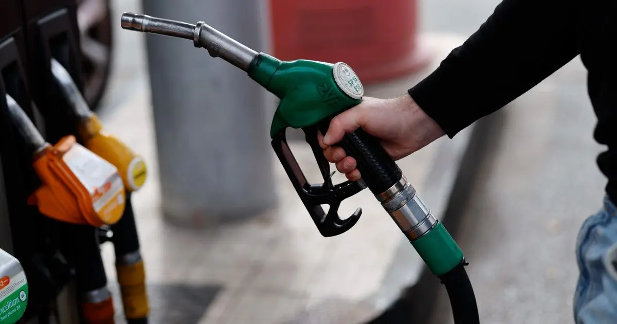 Le gouvernement français face à la flambée du carburant : choisir entre taxes, aides ciblées ou régulation du raffinage, aucune solution parfaite