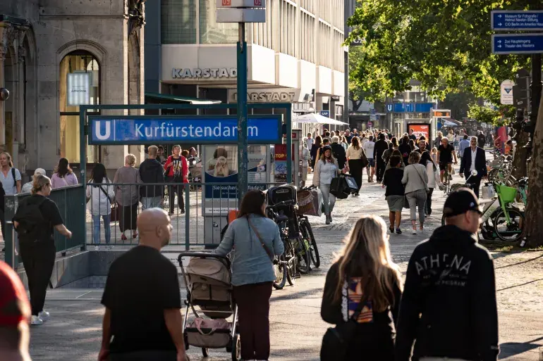 Victoire historique de la gauche à Berlin : Elif Eralp porte les espoirs d'une ville plurielle