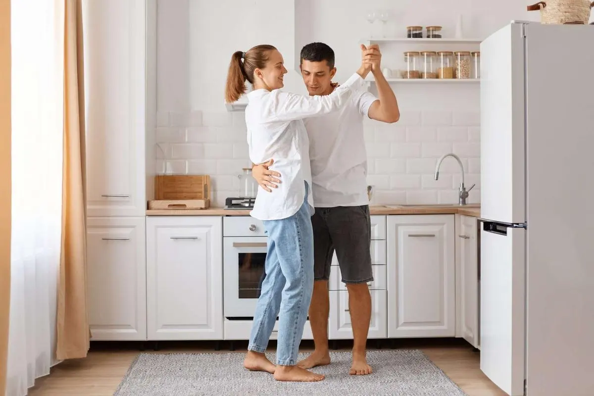Comment les jeunes parents peuvent raviver le désir conjugal malgré le manque de sommeil et la charge mentale