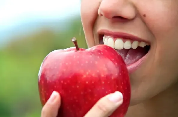 L'équilibre du microbiome buccal : comment l'alimentation influence votre santé globale