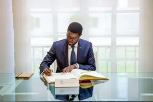 Le président sénégalais Bassirou Diomaye Faye accorde une grâce exceptionnelle à 984 détenus pour désengorger les prisons surpeuplées