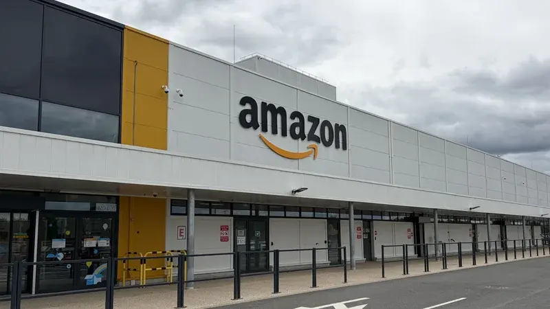 Amazon utilise l'IA pour déjouer les arnaques par mail et sécuriser ses clients aux États-Unis