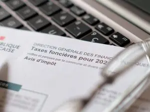 Taxe foncière 2026 : hausse nationale de 0,8 % et écarts locaux pouvant dépasser 200 % selon les communes