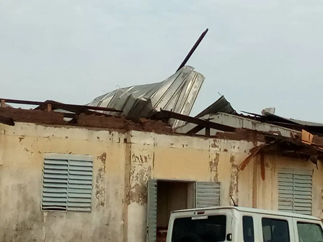 La destruction de l'Inspection de l'éducation à Massaguet fragilise la continuité des services scolaires dans le Hadjer-Lamis