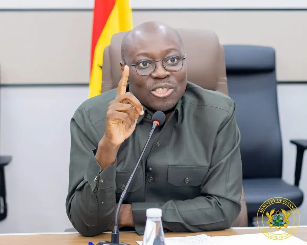 Le ministre des Finances ghanéen invite les entreprises à investir, annonçant une ère de transformation économique dès le budget 2027