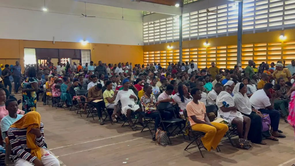 À Kumasi, l'urgence de la rentrée scolaire pousse les parents à accepter les affectations délaissées