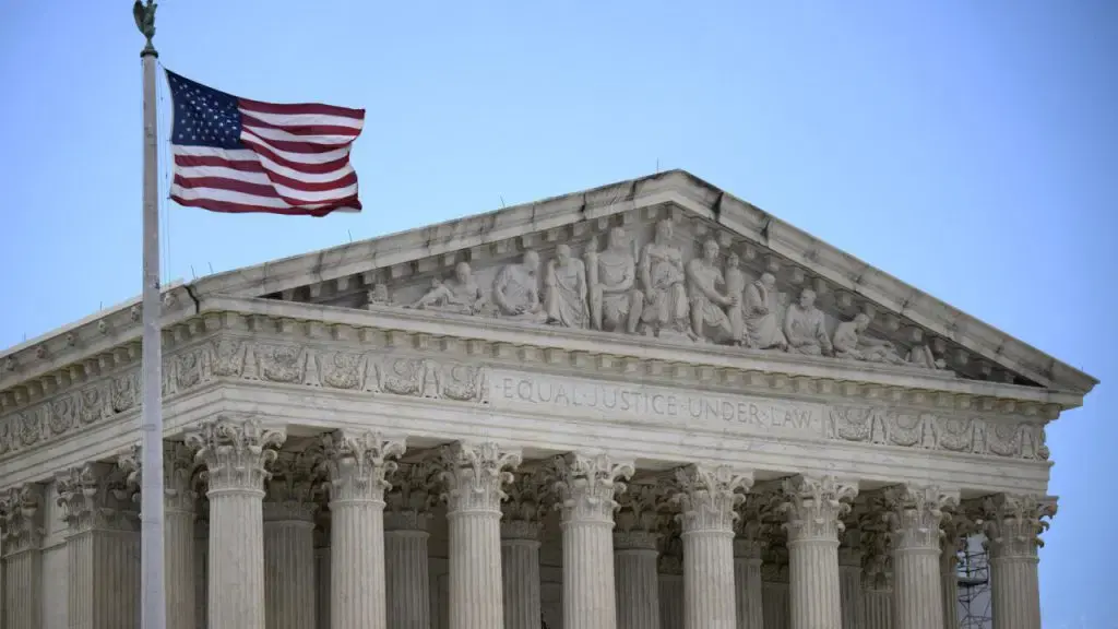 La justice américaine suspend les restrictions sur les visas d'étudiants et de journalistes étrangers