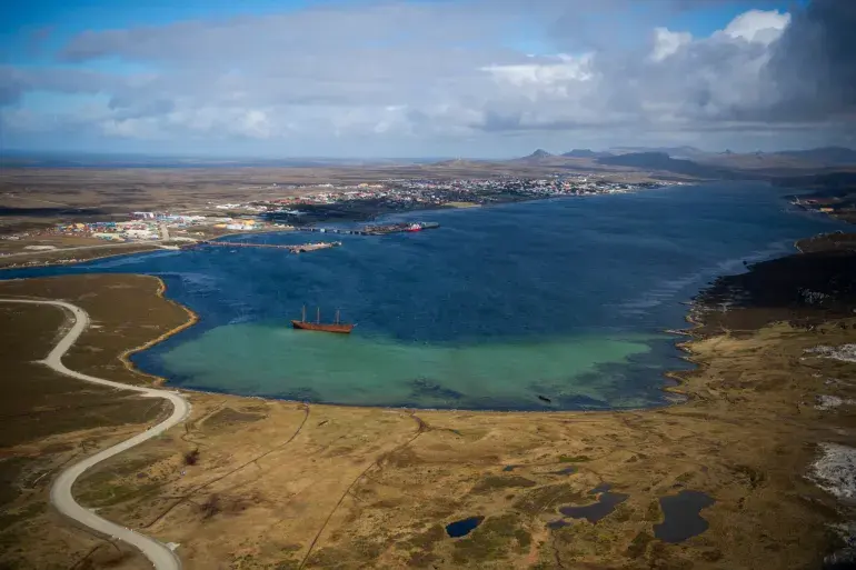 Souveraineté et hydrocarbures : la tension remonte entre l'Argentine et le Royaume-Uni sur les îles Falkland