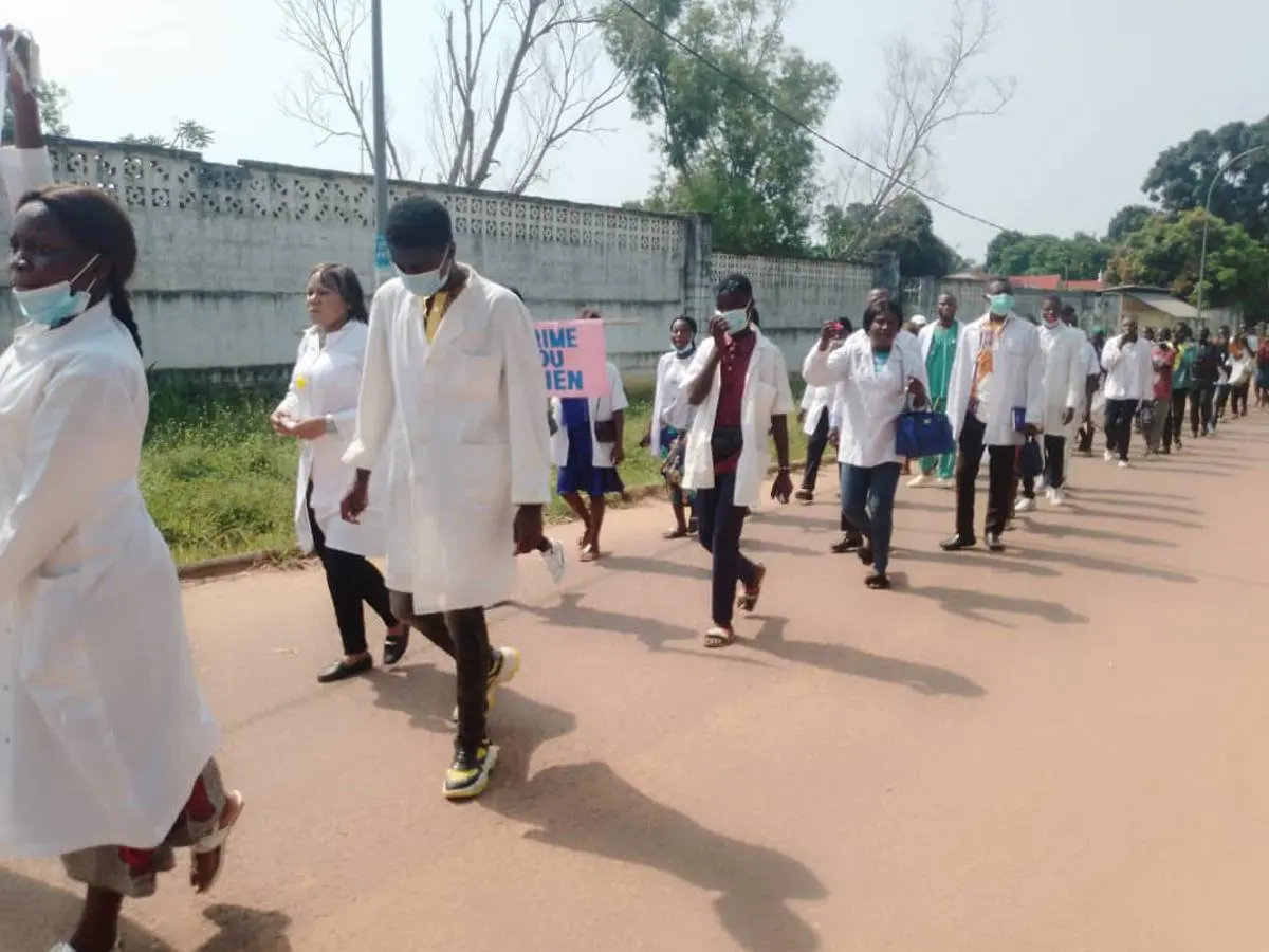 Médecins du Sud-Ubangi lancent une grève sèche pour obtenir reconnaissance administrative au cœur de l’épidémie d’Ebola