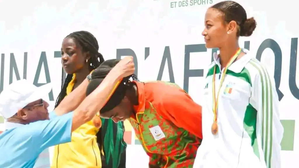 Kouraogo Imann Firdaous remporte le doublé or sur 800 m et 400 m nage libre au championnat africain de natation à Dakar