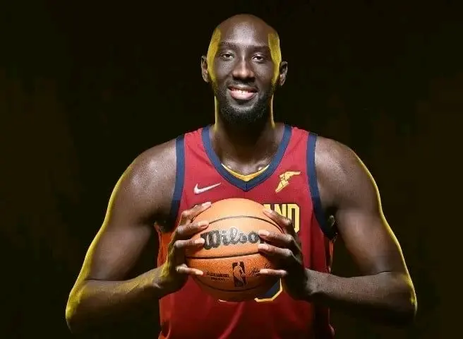 Tacko Fall fait son retour en NBA : un symbole pour le basket sénégalais et une opportunité pour les 76ers