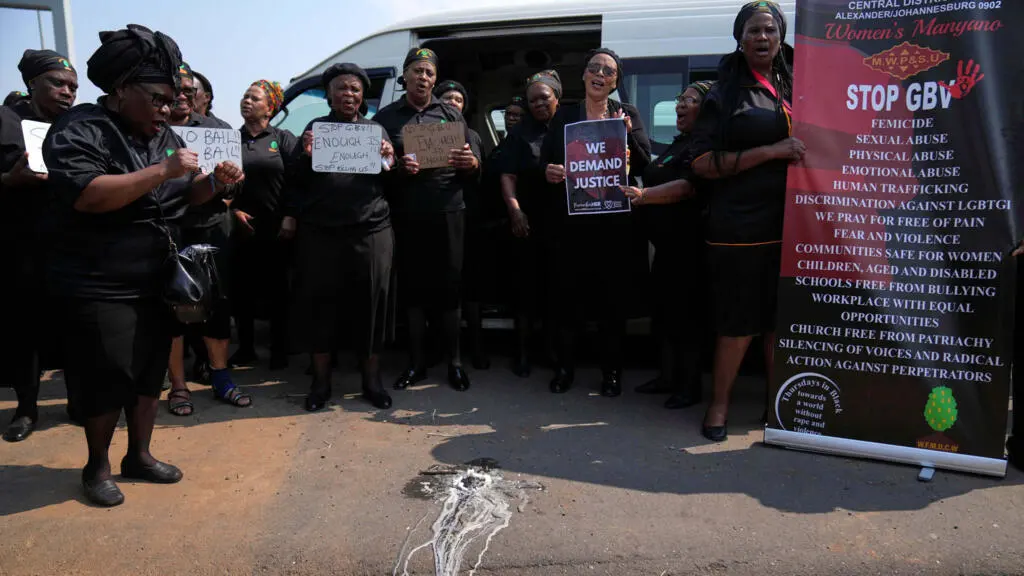 Une pétition sud-africaine réclame la création d’une unité permanente pour enquêter sur les féminicides à Johannesburg