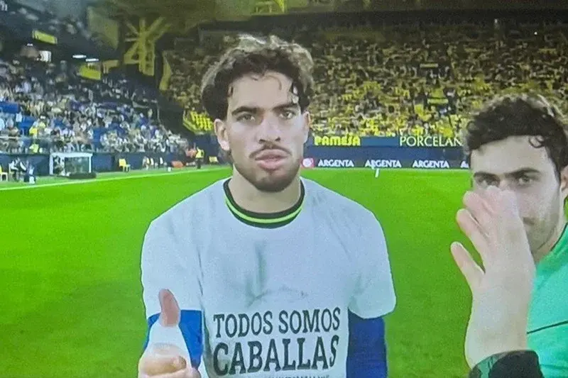 L'implication d'Abdessamad Ezzalzouli dans une initiative du Real Betis suscite des tensions au Maroc