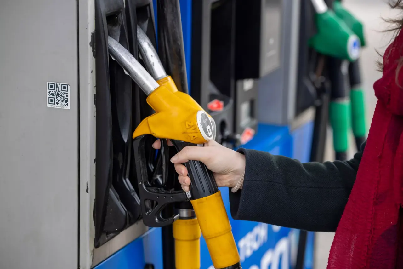 Le diesel atteint un nouveau sommet historique à 2,39 €/L en France, déclenchant des appels à la mobilisation