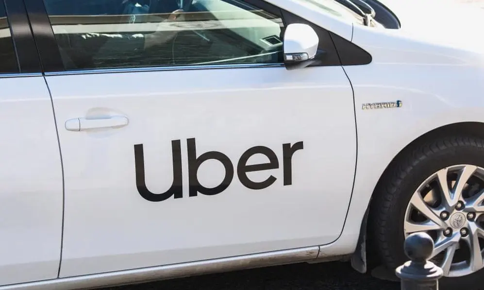Uber licencie 3 000 salariés pour recentrer son modèle et accélérer sa croissance