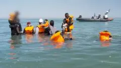Les passeurs adaptent leurs stratégies face à la chute des traversées en petites embarcations