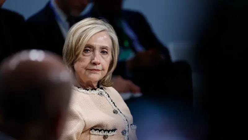 Vingt-cinq ans après le 11-Septembre, Hillary Clinton alerte sur l'affaiblissement du dispositif antiterroriste américain