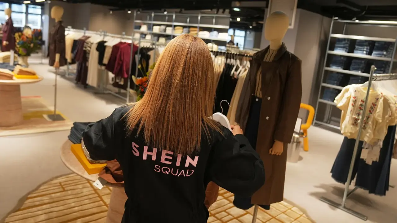 La France instaure une taxe sur la mode ultra-rapide pour contrer les géants asiatiques du e-commerce