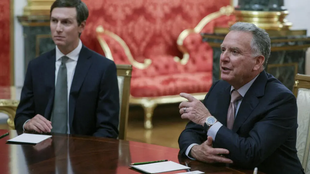 Jared Kushner et Steve Witkoff, émissaires de Trump, arrivent en Ukraine avec une proposition de paix après leur rencontre à Moscou