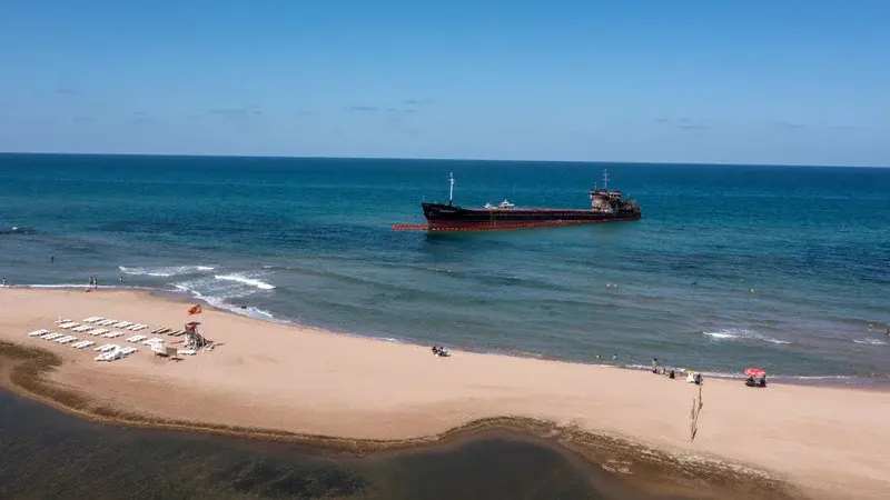 Navires du détroit du Bosphore adoptent filets, pneus et cages pour contrer la montée des attaques de drones en mer Noire