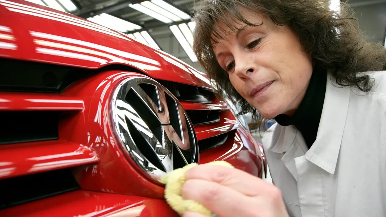 Volkswagen supprime 100 000 emplois : la plus grande restructuration jamais vue dans l'automobile mondiale