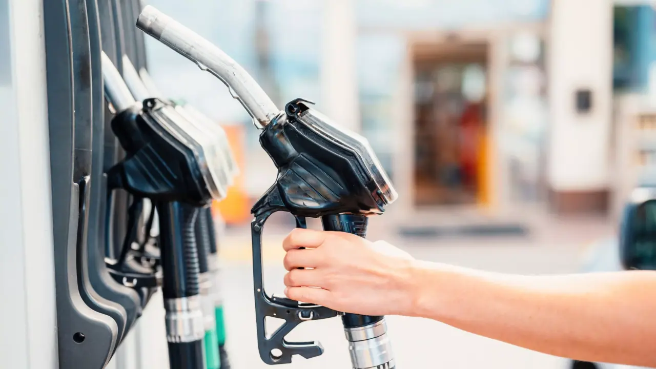 Le gouvernement écarte toute baisse généralisée des taxes sur les carburants malgré la hausse des prix