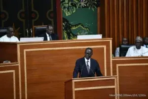 Le Premier ministre sénégalais Ahmadou Alhaminou Lô annonce un plan de paiement de 1 956 milliards de CFA pour relancer les entreprises