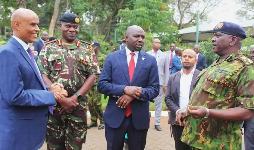 Le ministre de l'Intérieur kényan Kipchumba Murkomen réaffirme le commandement constitutionnel du commissaire général de police lors de la remise des diplômes