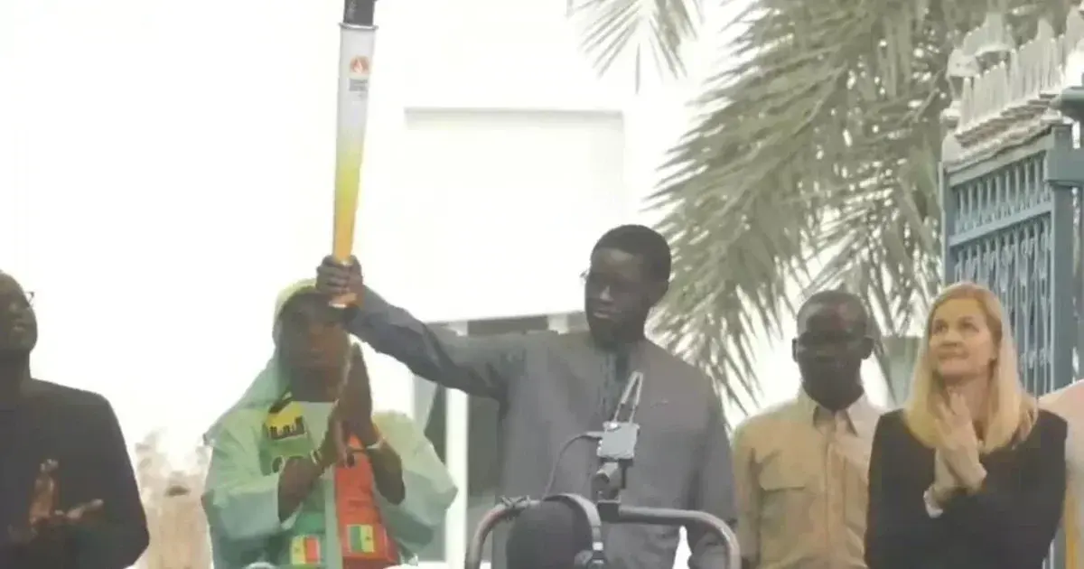 Le Sénégal marque l'histoire olympique avec l'arrivée de la flamme des JOJ 2026