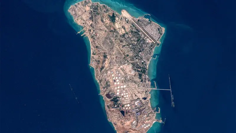 Explosions signalées près de l'île iranienne de Kharg, hub pétrolier stratégique, alors que les tensions avec les États‑Unis s’intensifient