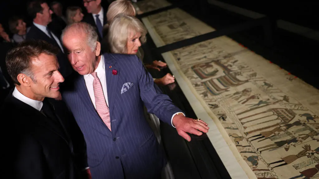 Macron et Charles III scellent un rapprochement franco-britannique autour de la tapisserie de Bayeux