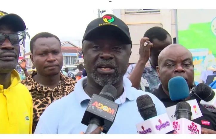 Kumasi interdit temporairement les nouveaux panneaux publicitaires pour assainir l'espace urbain
