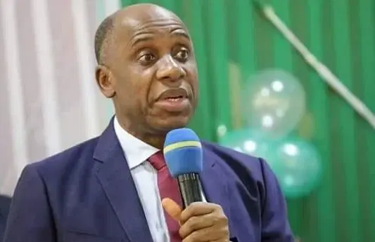 Les funérailles de la mère de Rotimi Amaechi révèlent les tensions politiques persistantes dans l'État de Rivers