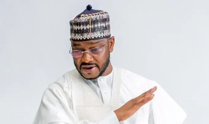 Le gouverneur Dauda Lawal somme Nyesom Wike de clarifier son allégeance politique au sein de la coalition présidentielle