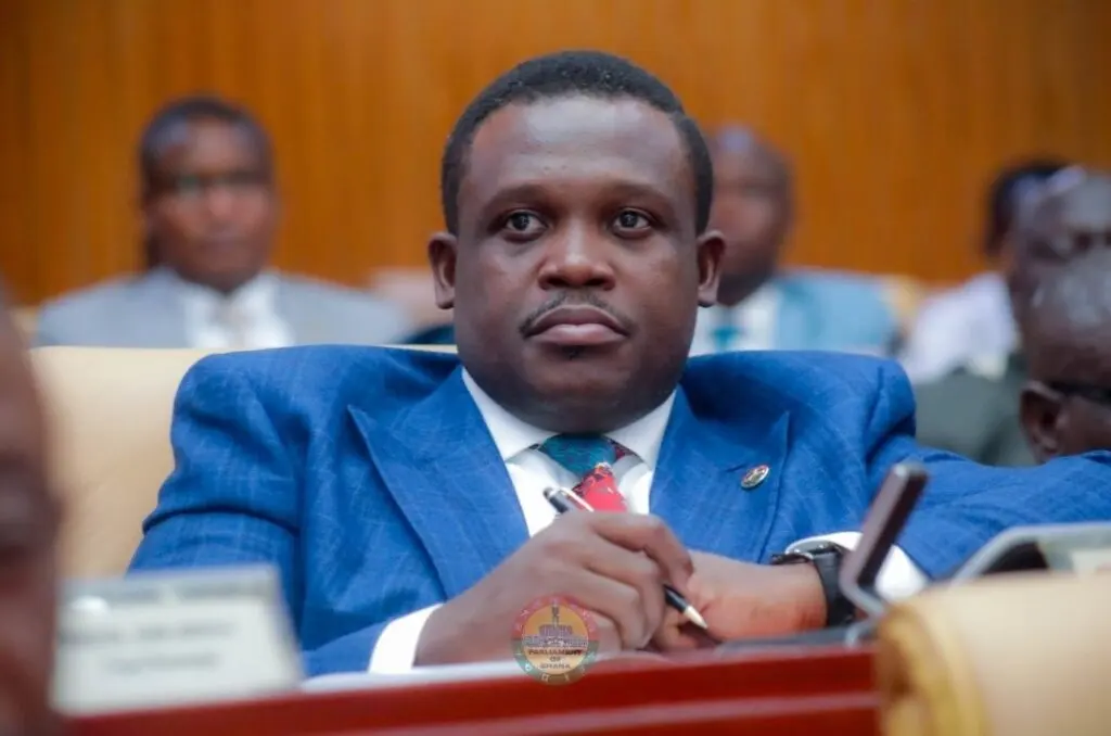 Samuel Nartey George exige la mise à niveau de tous les sites de téléphonie rurale du Ghana vers la 4G pour combler la fracture numérique