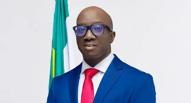Le gouverneur Monday Okpebholo investit les 18 nouveaux présidents de conseil de l'État d'Edo