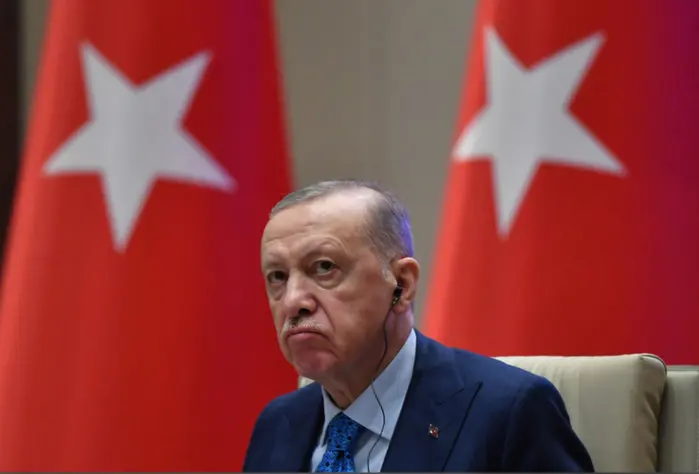 Le président turc Recep Tayyip Erdogan prépare une stratégie juridique pour briguer un nouveau mandat en 2028