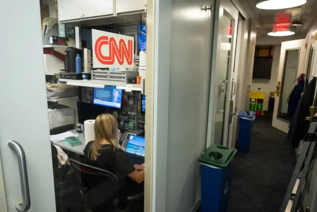 Trump exclut CNN du voyage officiel en Tennessee, ravivant le débat sur la liberté de la presse aux États‑Unis