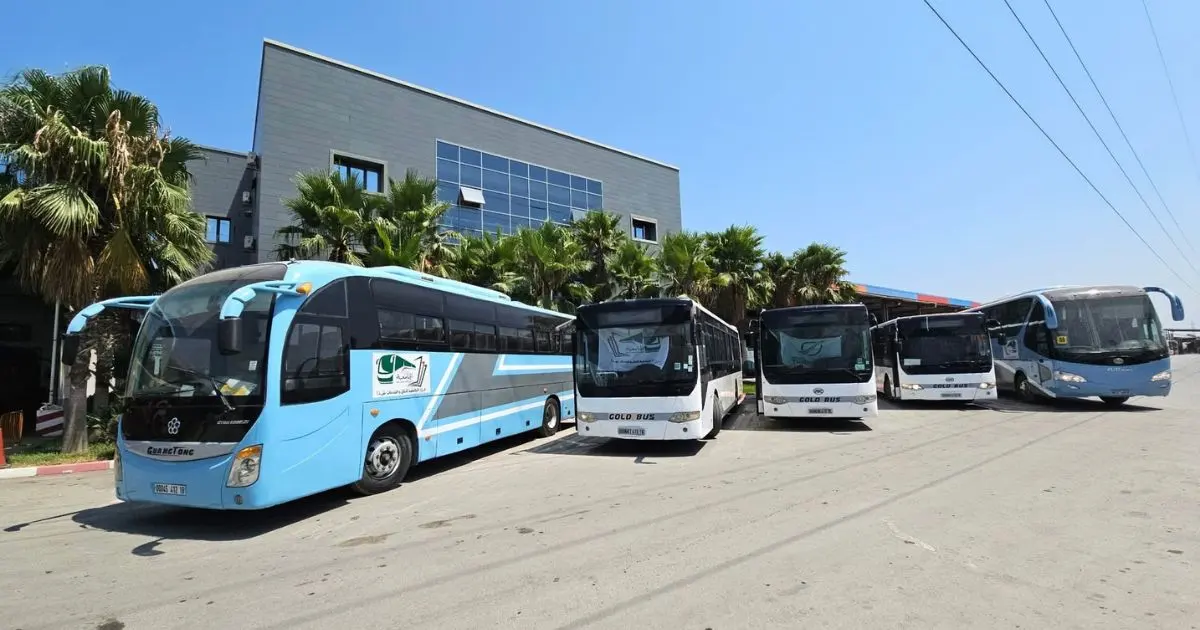 L'Algérie modernise son parc de transport universitaire avec la réhabilitation de 500 bus