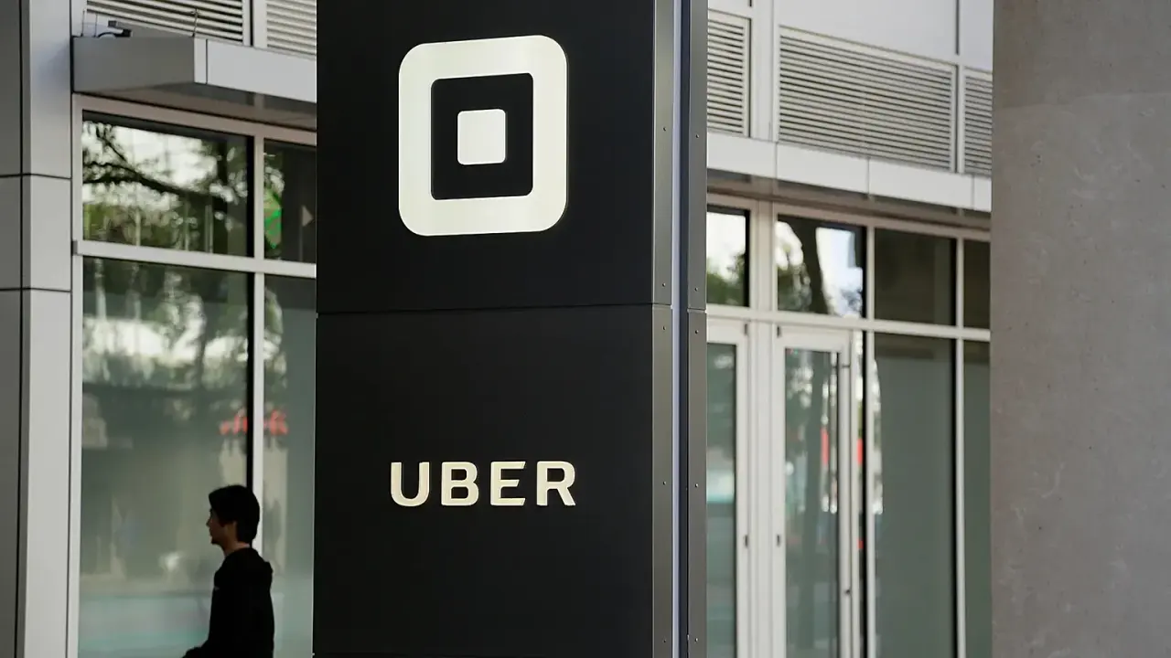 Uber engage une restructuration majeure avec la suppression de 10 % de ses effectifs mondiaux