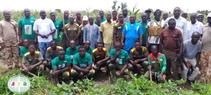À Sangha, les autorités locales soutiennent l'engagement agricole des Volontaires pour la défense de la patrie