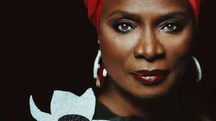 Angélique Kidjo : l'art de la résilience et du dialogue entre les cultures