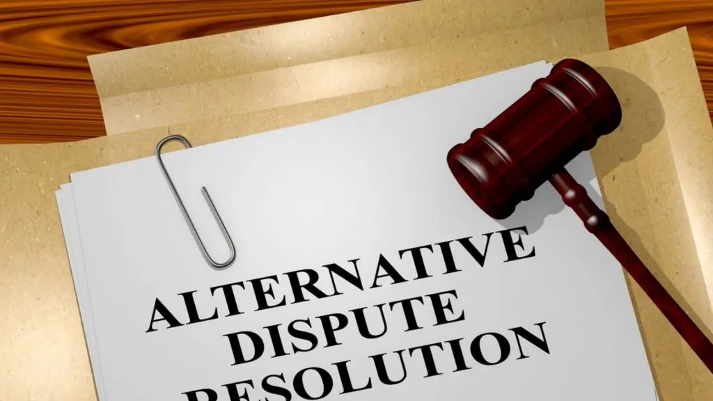 L'appel à une collaboration entre chefs traditionnels et système judiciaire formel pour alléger la charge des tribunaux au Ghana