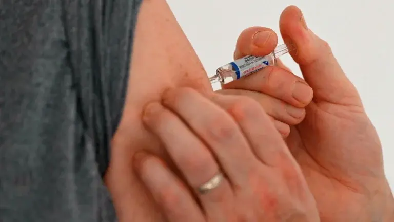 Politiques vaccinales en France : une hausse massive des dépenses sans atteinte des objectifs de santé publique