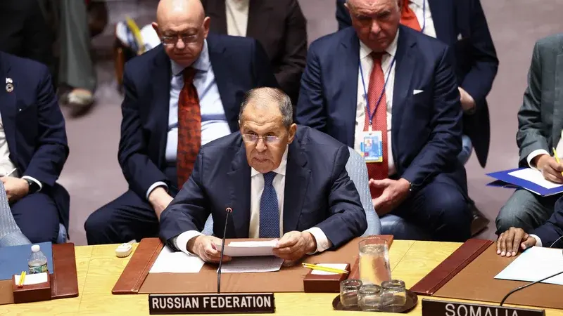 Lavrov réaffirme que la Russie ne suspendra pas son offensive en Ukraine, malgré les appels à une pause de l’Occident