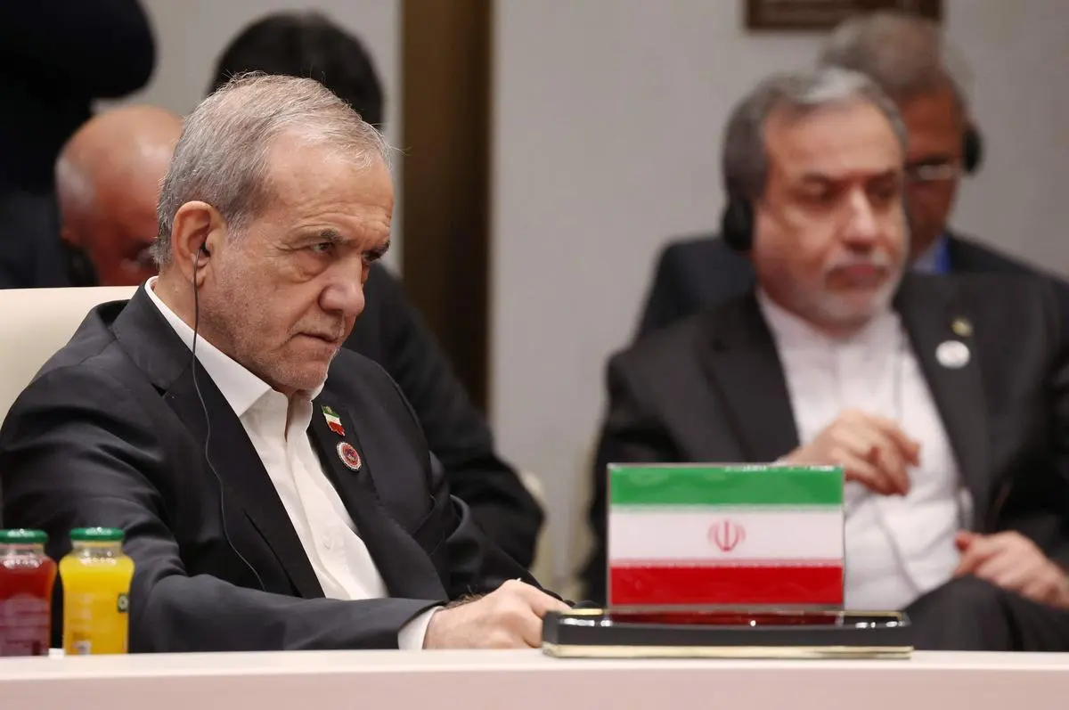 L'Iran riposte aux frappes américaines en ciblant les bases US du Golfe, aggravant la tension au Moyen-Orient