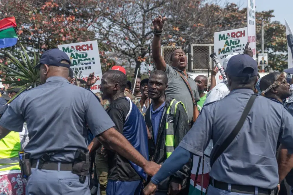L'essor des réseaux d'extorsion menace les commerçants étrangers en Afrique du Sud