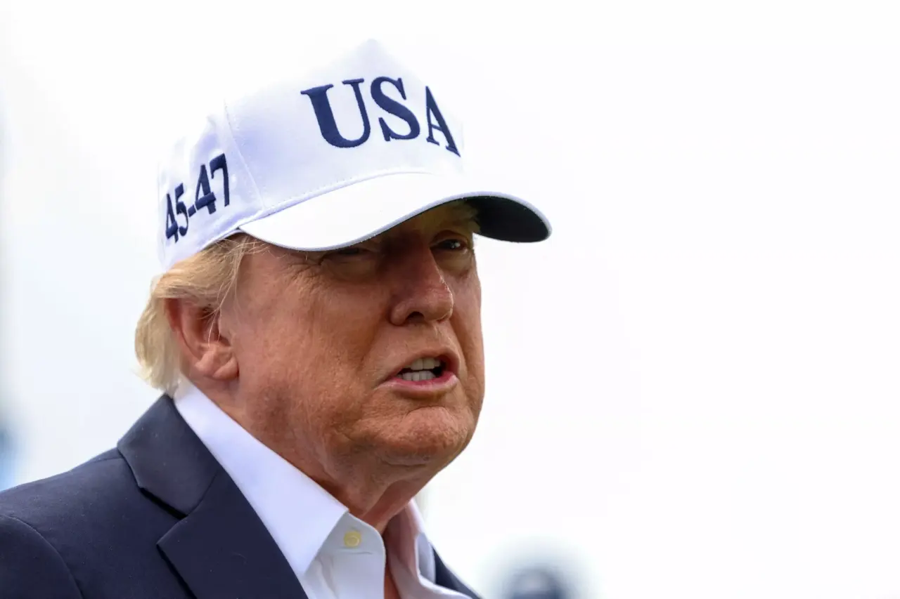 Donald Trump exhorte l'Ukraine à cesser ses frappes sur les raffineries russes pour stabiliser le prix du diesel