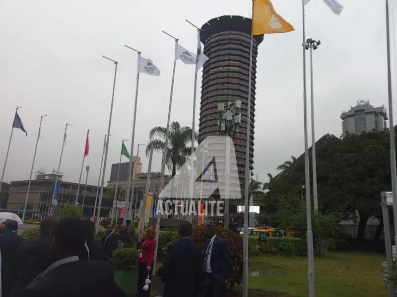 Le président kényan William Ruto ordonne la fermeture des petits commerces tenus par des étrangers, une mesure qui évoque son précédent discours contre la RDC