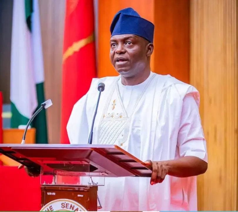 Le président du parti au pouvoir au Nigeria souligne la fracture numérique des bénéficiaires d'aides sociales